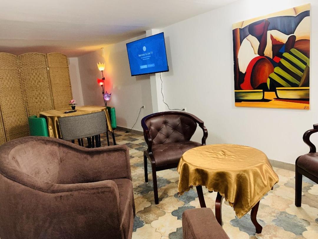 Namaste Hotel & Restaurant Libreville Luaran gambar